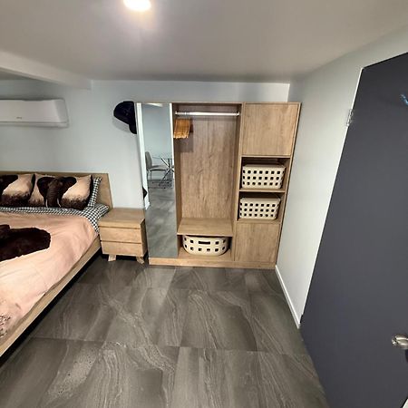 Bee House Ξενοδοχείο Dinmore Εξωτερικό φωτογραφία